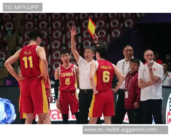 战术单一靠内线硬凿，中国男篮不该重走老路｜记者调查